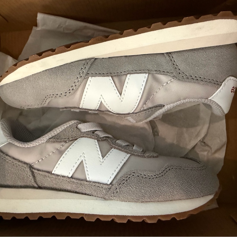 New Balance Grey Beige Kids 237 Bungee Box Label